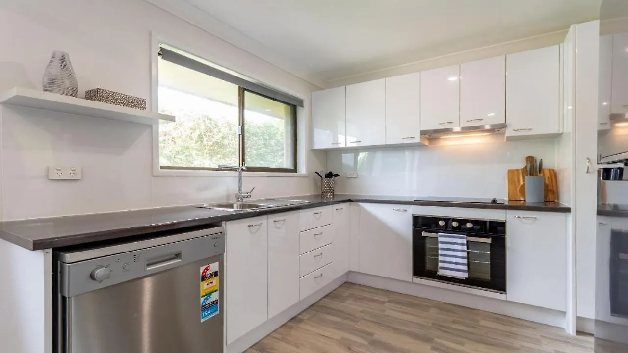 Dom wakacyjny Willa Freshly Revovated Dog Friendly House Walking Distance To Waterfront! Bellara