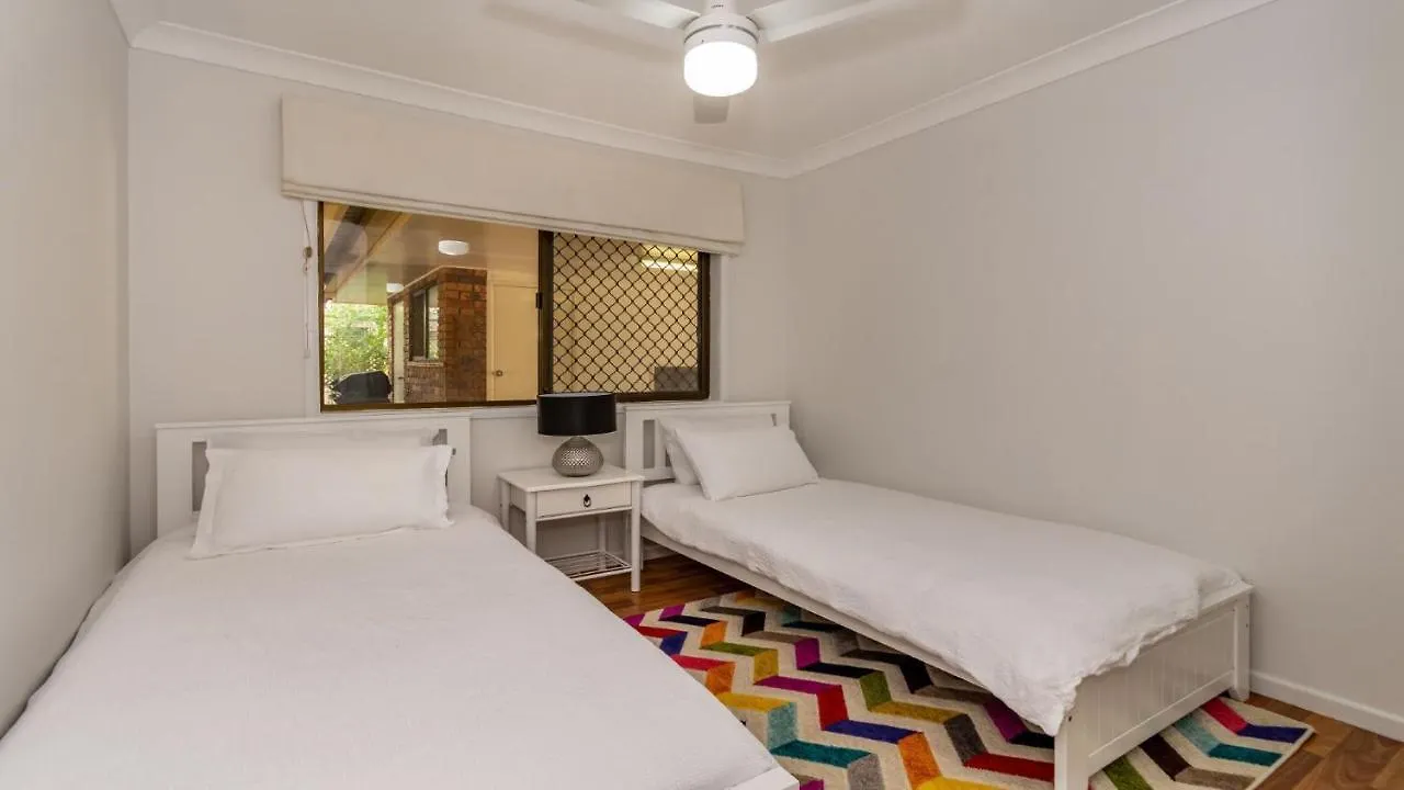 Dom wakacyjny Willa Freshly Revovated Dog Friendly House Walking Distance To Waterfront! Bellara Australia